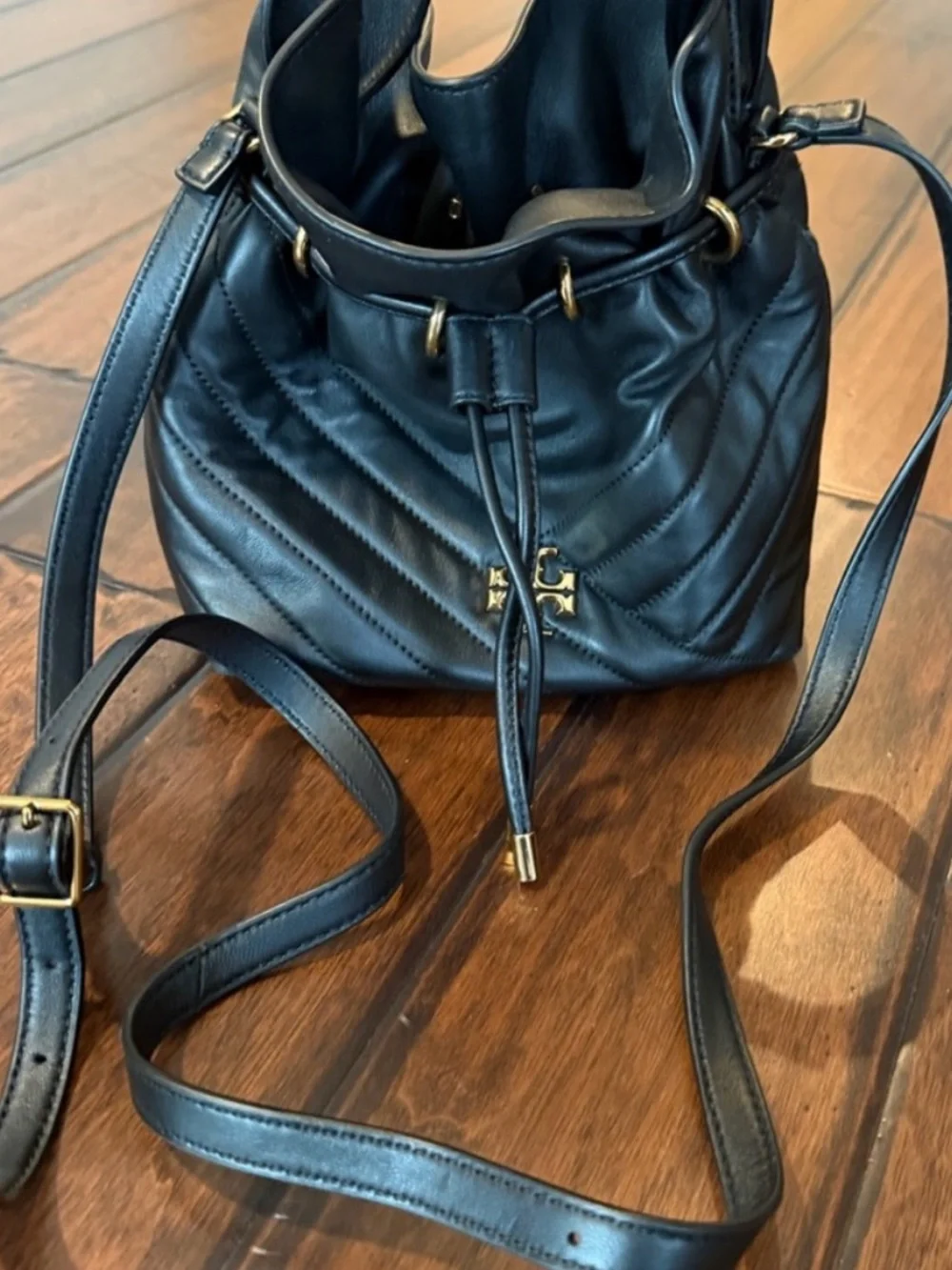 Tory Burch Kira Quilted Chevron Drawstring bucket Bag - Picture 2 of 8
